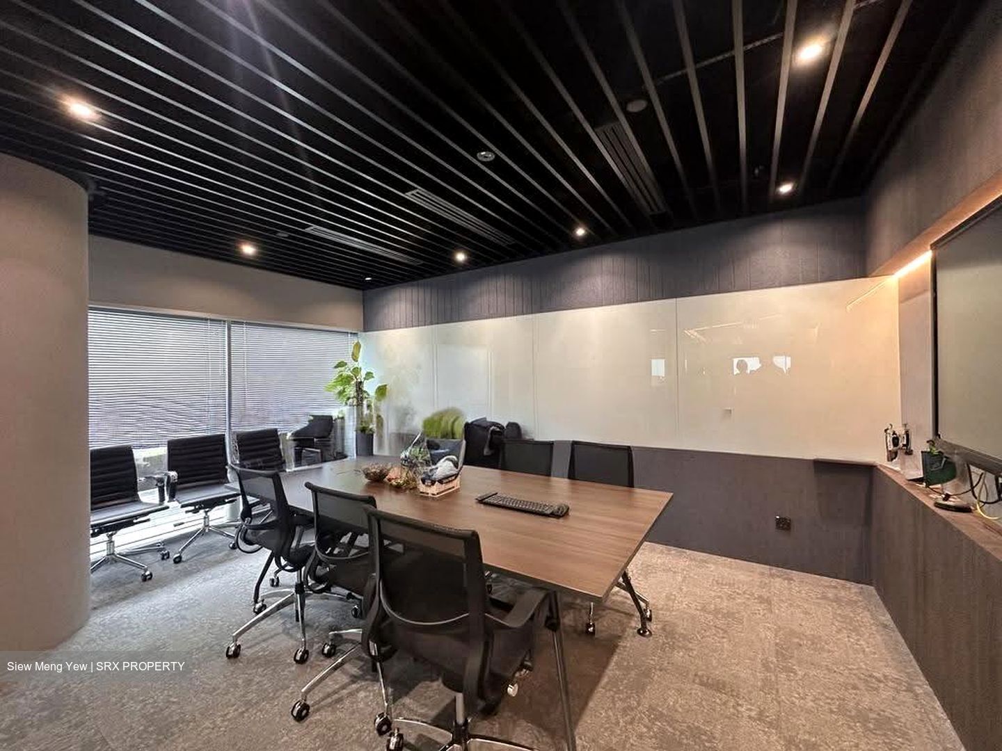Gateway East (D7), Office #622071031